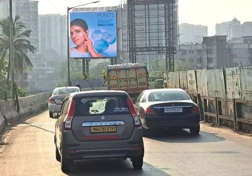 Busy city flyover with a large Pond’s skincare ad on a digital billboard, installed by top digital billboard companies in Lucknow.