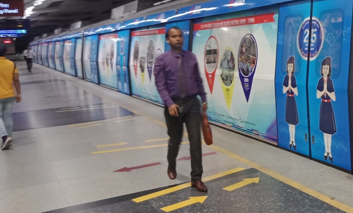 Metro advertising in Delhi Gate in Delhi - 